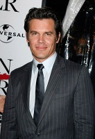 Josh Brolin se ha sumado al proyecto. Brolin hará del personaje de Tommy Lee Jones pero en el pasado, o sea una versión más joven